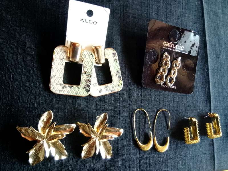 Collection Of Five Stunning Woman's Different Styles Of Earrings - Excellent Condition