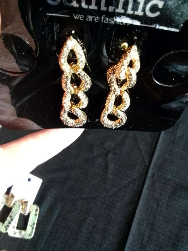 Collection Of Five Stunning Woman's Different Styles Of Earrings - Excellent Condition