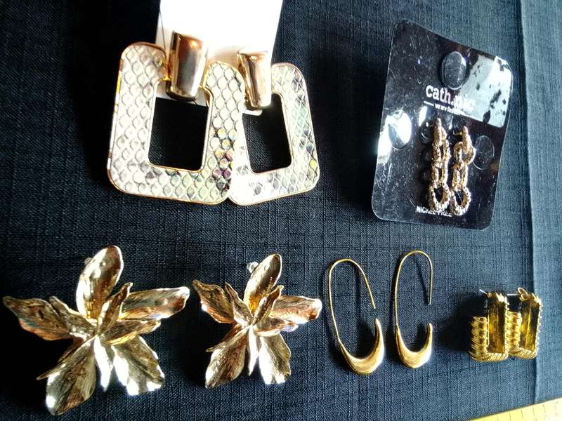 Collection Of Five Stunning Woman's Different Styles Of Earrings - Excellent Condition