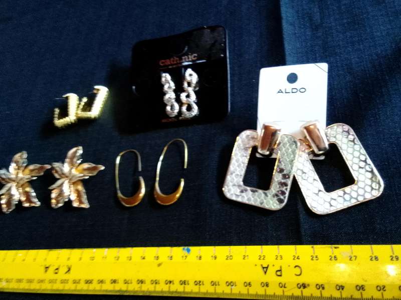 Collection Of Five Stunning Woman's Different Styles Of Earrings - Excellent Condition