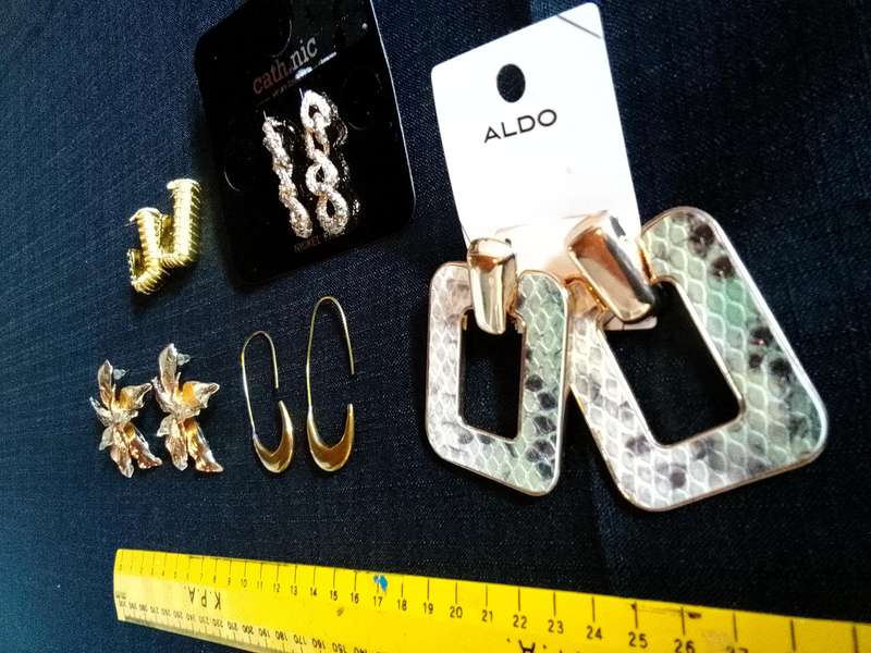 Collection Of Five Stunning Woman's Different Styles Of Earrings - Excellent Condition