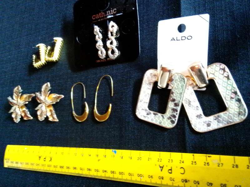 Collection Of Five Stunning Woman's Different Styles Of Earrings - Excellent Condition