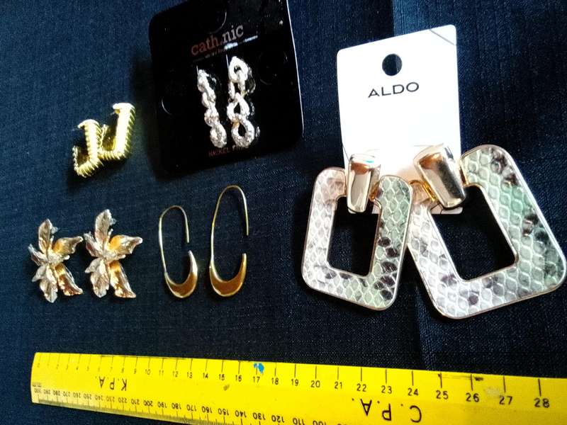 Collection Of Five Stunning Woman's Different Styles Of Earrings - Excellent Condition