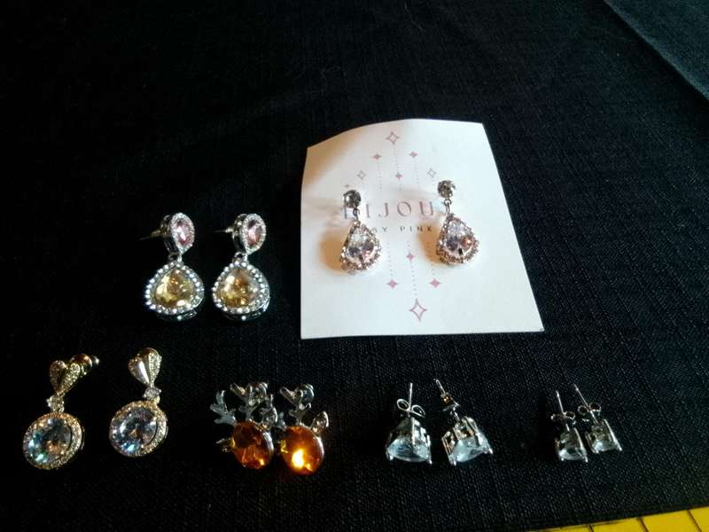 Collection Of Six Stunning Woman's Different Styles Of Earrings - Excellent Condition