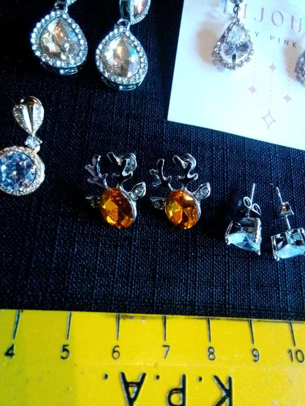 Collection Of Six Stunning Woman's Different Styles Of Earrings - Excellent Condition