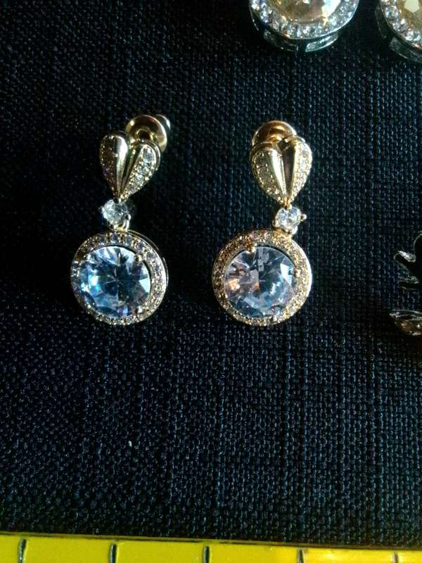 Collection Of Six Stunning Woman's Different Styles Of Earrings - Excellent Condition