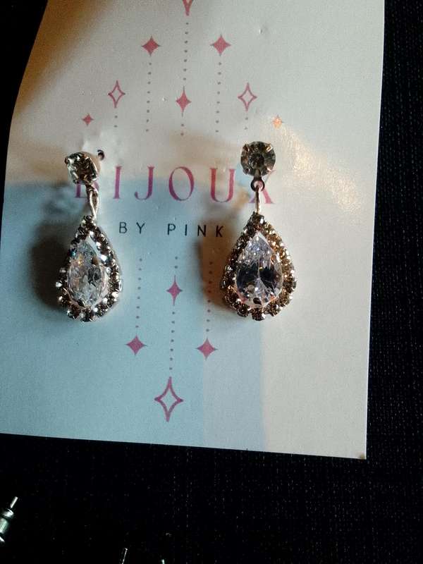 Collection Of Six Stunning Woman's Different Styles Of Earrings - Excellent Condition