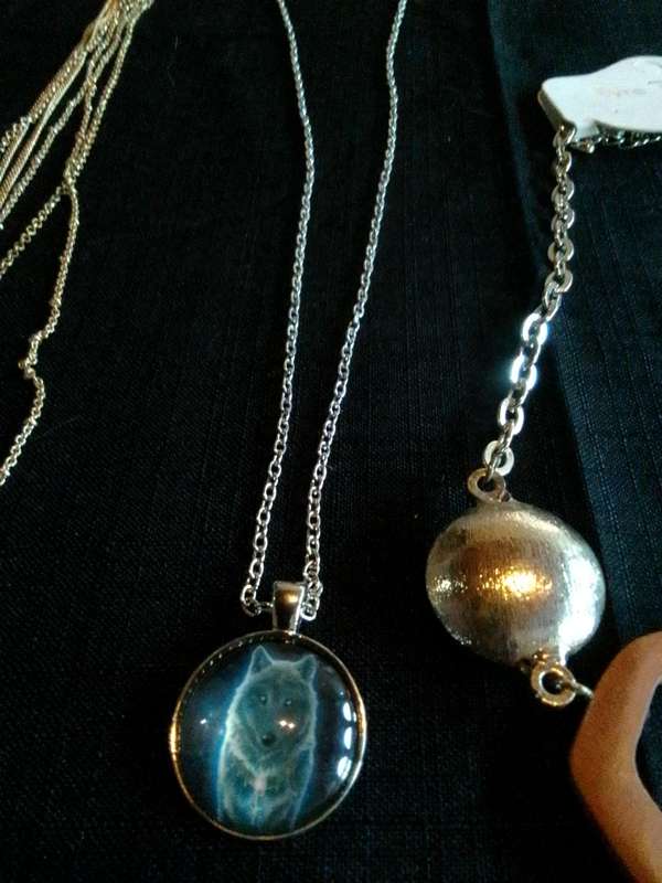 Collection Of Five Stunning Woman's Different Styles Of Necklaces- Excellent Condition