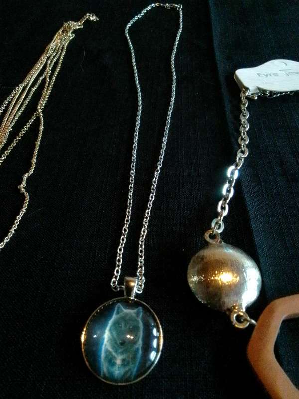 Collection Of Five Stunning Woman's Different Styles Of Necklaces- Excellent Condition