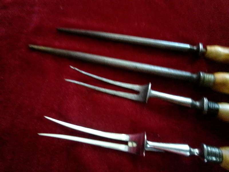 Stunning Collection Of Vintage Carving Utensils With Bone Handles - Made In England -Good Condition