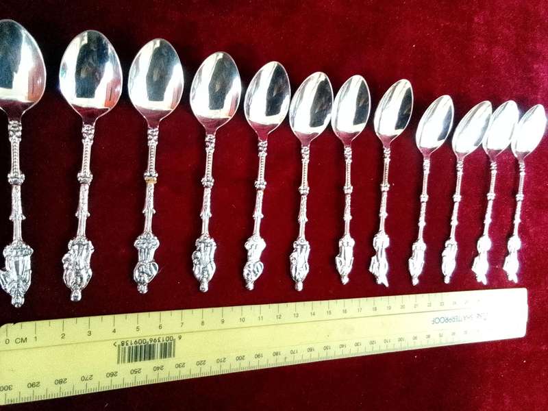 Stunning Collection Of Twelve Dutch Silver Plated Souvenir Spoons In Great Condition