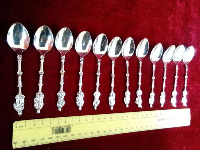 Stunning Collection Of Twelve Dutch Silver Plated Souvenir Spoons In Great Condition
