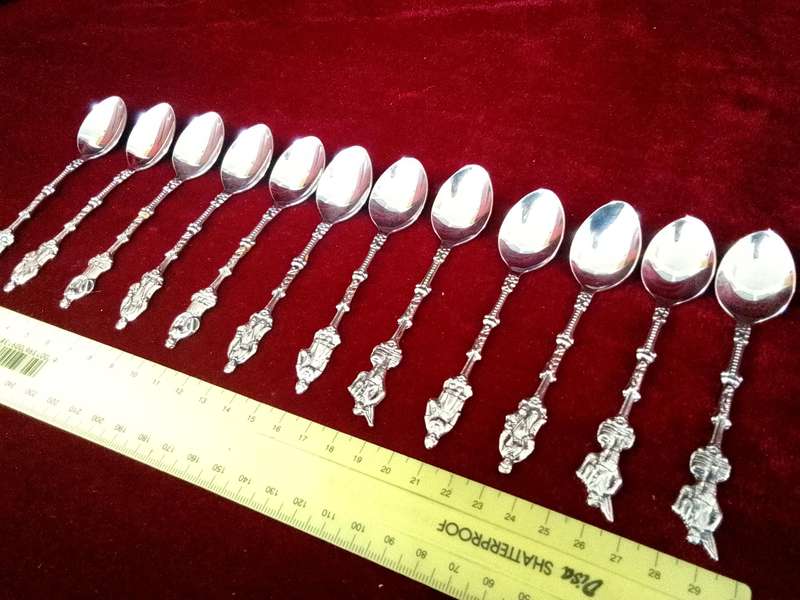 Stunning Collection Of Twelve Dutch Silver Plated Souvenir Spoons In Great Condition