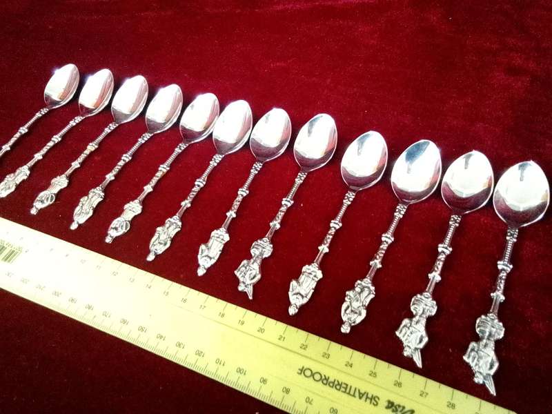 Stunning Collection Of Twelve Dutch Silver Plated Souvenir Spoons In Great Condition