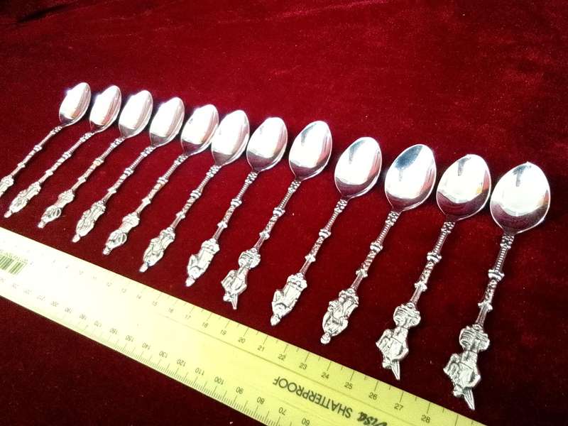 Stunning Collection Of Twelve Dutch Silver Plated Souvenir Spoons In Great Condition