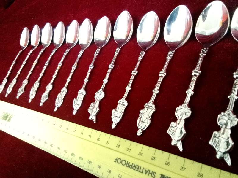 Stunning Collection Of Twelve Dutch Silver Plated Souvenir Spoons In Great Condition