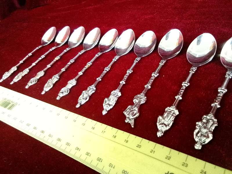 Stunning Collection Of Twelve Dutch Silver Plated Souvenir Spoons In Great Condition