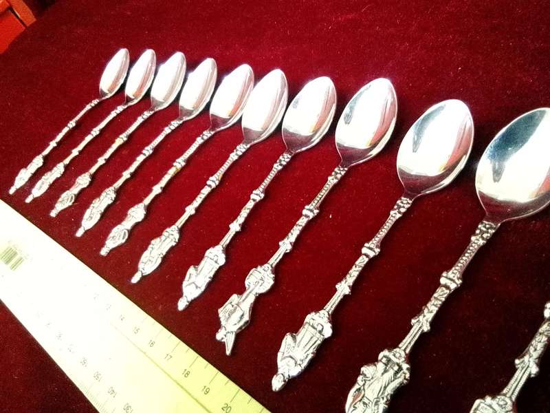 Stunning Collection Of Twelve Dutch Silver Plated Souvenir Spoons In Great Condition