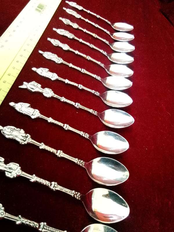 Stunning Collection Of Twelve Dutch Silver Plated Souvenir Spoons In Great Condition