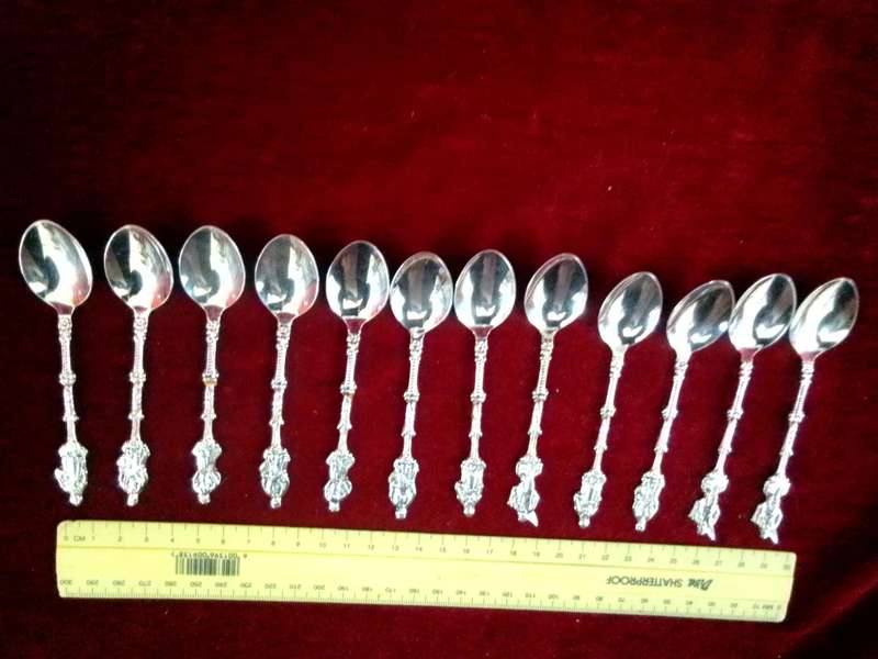 Stunning Collection Of Twelve Dutch Silver Plated Souvenir Spoons In Great Condition
