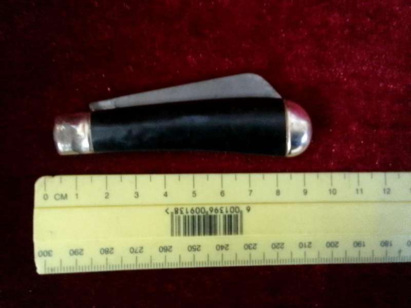 Beautiful Vintage Richards Sheffield England Folding Knife With Black Handle