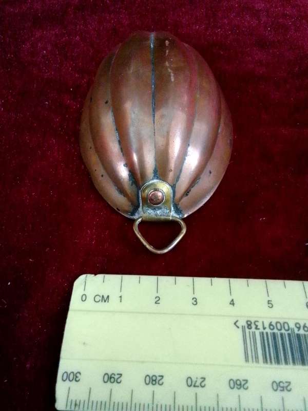Beautiful Antique French Copper Madeleine Mould With Hanging Ring - Good Condition