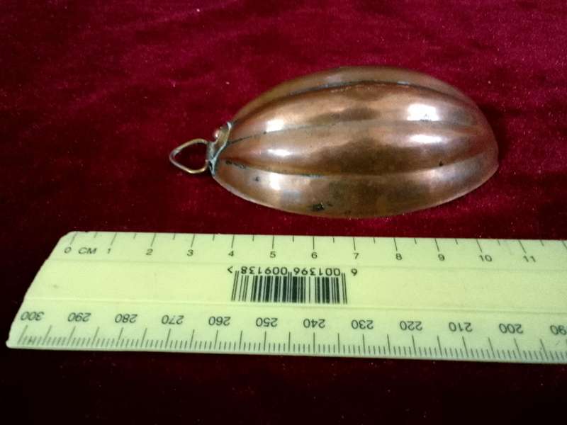 Beautiful Antique French Copper Madeleine Mould With Hanging Ring - Good Condition