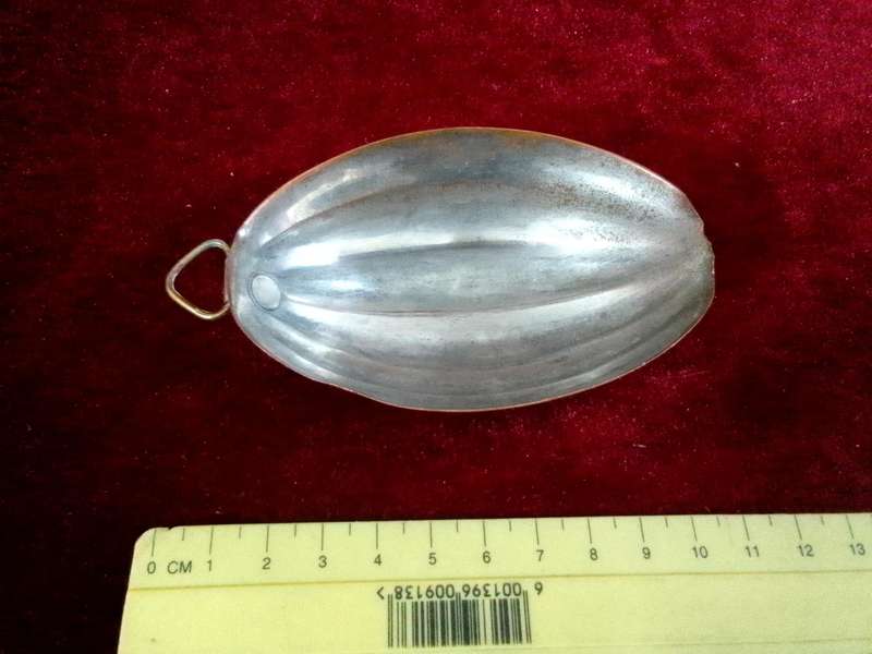 Beautiful Antique French Copper Madeleine Mould With Hanging Ring - Good Condition