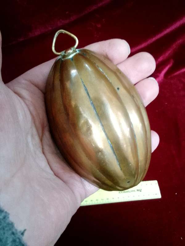 Beautiful Antique French Copper Madeleine Mould With Hanging Ring - Good Condition