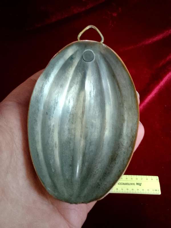 Beautiful Antique French Copper Madeleine Mould With Hanging Ring - Good Condition