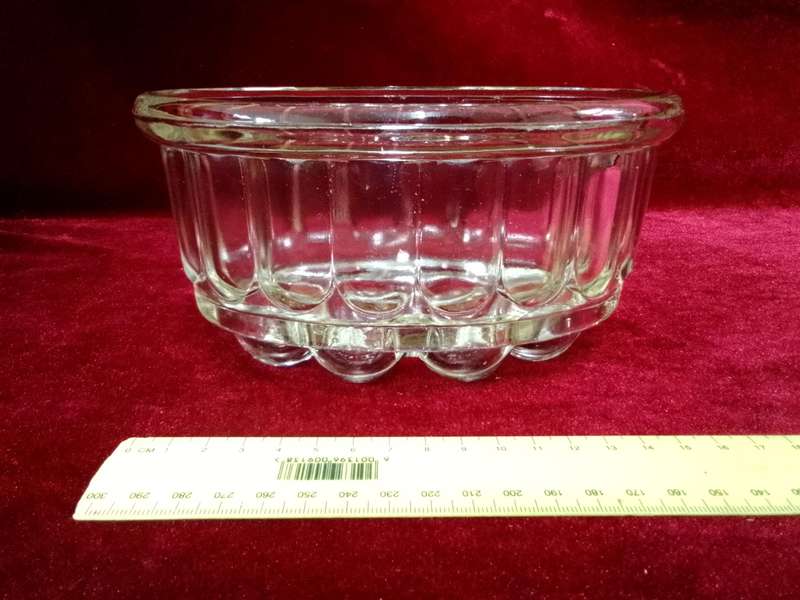 Stunning Vintage Oval Glass Jelly Mould - Good Condition