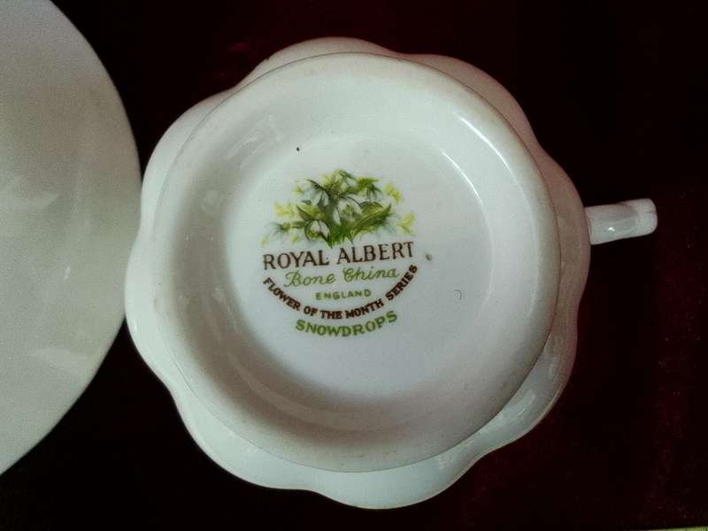 Beautiful Royal Albert Snowdrops Deo" Flower Of The Month" January Fine Bone China -Made In England