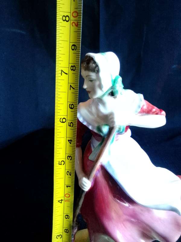 Rare Vintage Royal Doulton Figurine -Autumn HN2087 -Woman With Broom-Made In England - H-18.5cm