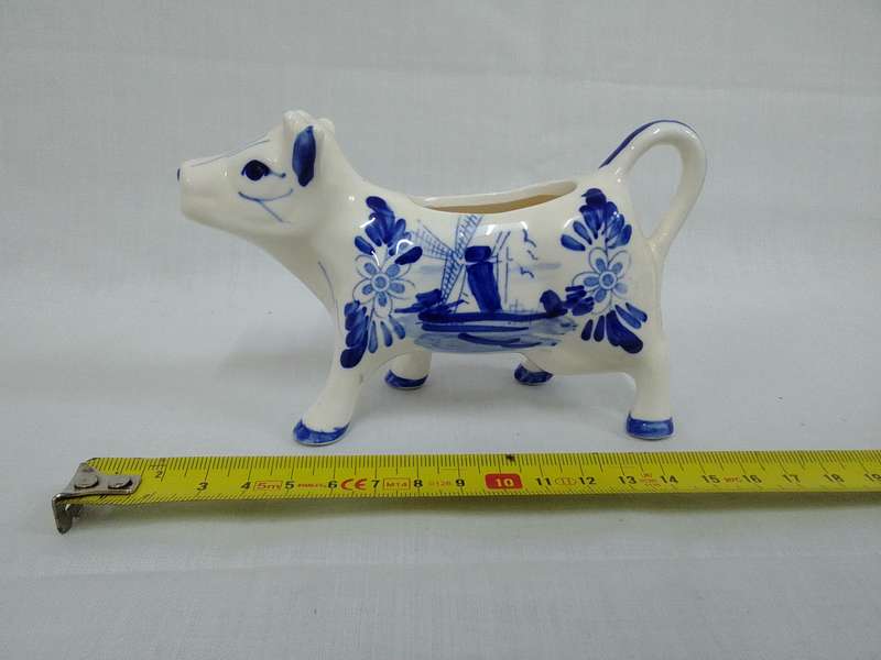 Stunning Vintage Hand Painted Delft Blue And White Porcelain Cow Creamer - Good Condition