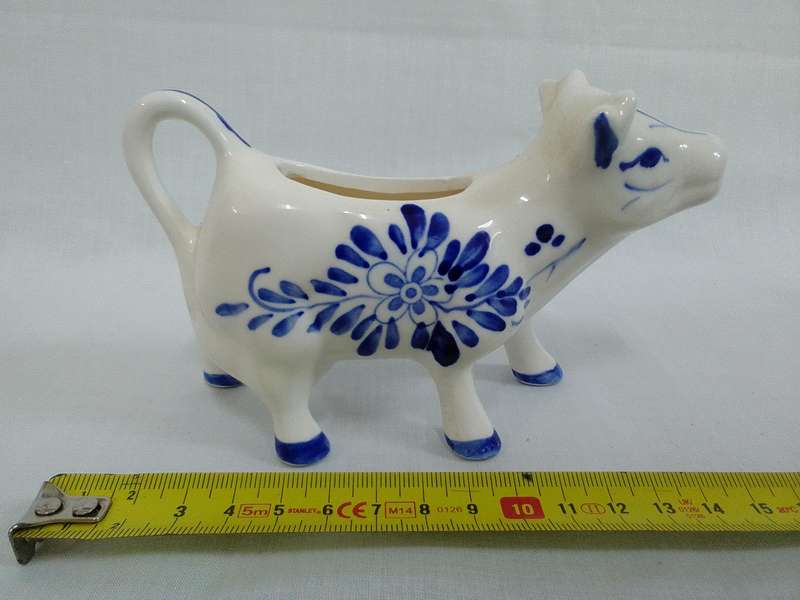 Stunning Vintage Hand Painted Delft Blue And White Porcelain Cow Creamer - Good Condition