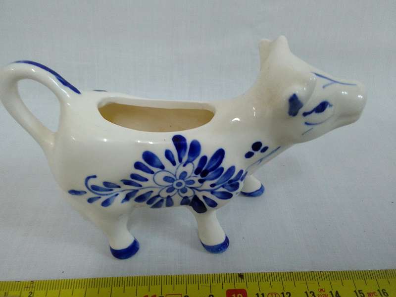 Stunning Vintage Hand Painted Delft Blue And White Porcelain Cow Creamer - Good Condition