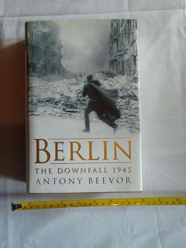 Berlin - The Downfall 1945 By Antony Beevor - Good Condition