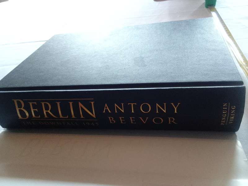 Berlin - The Downfall 1945 By Antony Beevor - Good Condition