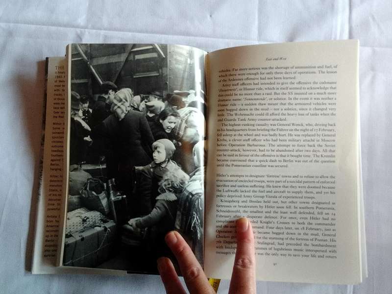Berlin - The Downfall 1945 By Antony Beevor - Good Condition