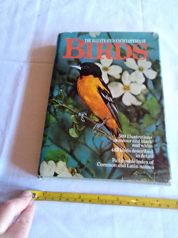 The Illustrated Encyclopedia Of Bird By Dr Jan Hanzak And Dr Jiri Formanek - Good Condition