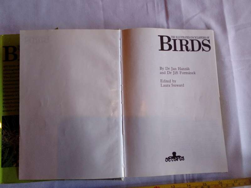 The Illustrated Encyclopedia Of Bird By Dr Jan Hanzak And Dr Jiri Formanek - Good Condition