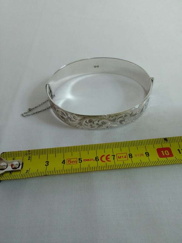 Beautiful Vintage Hallmarked Solid Sterling Silver Engraved Hinged Clasp Bangle 57.6g-Good Condition