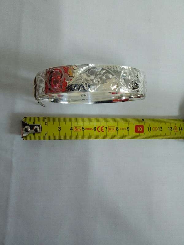 Beautiful Vintage Hallmarked Solid Sterling Silver Engraved Hinged Clasp Bangle 57.6g-Good Condition