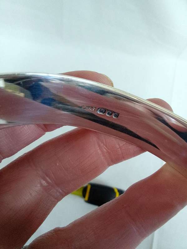 Beautiful Vintage Hallmarked Solid Sterling Silver Engraved Hinged Clasp Bangle 57.6g-Good Condition