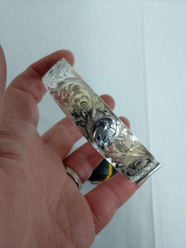 Beautiful Vintage Hallmarked Solid Sterling Silver Engraved Hinged Clasp Bangle 57.6g-Good Condition
