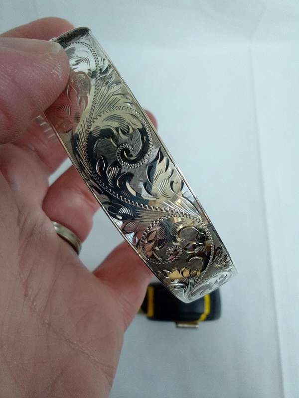 Beautiful Vintage Hallmarked Solid Sterling Silver Engraved Hinged Clasp Bangle 57.6g-Good Condition