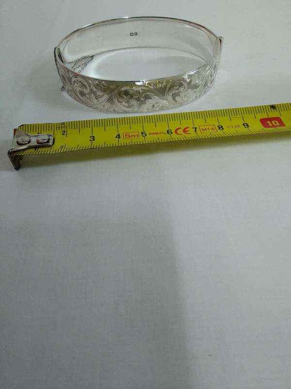 Beautiful Vintage Hallmarked Solid Sterling Silver Engraved Hinged Clasp Bangle 57.6g-Good Condition