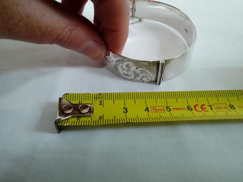 Beautiful Vintage Hallmarked Solid Sterling Silver Engraved Hinged Clasp Bangle 57.6g-Good Condition