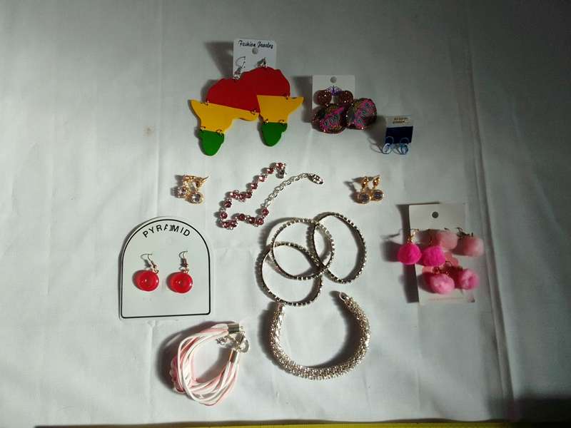 Collection Of Stunning Woman's Different Styles Of Earrings And Bangles - Excellent Condition