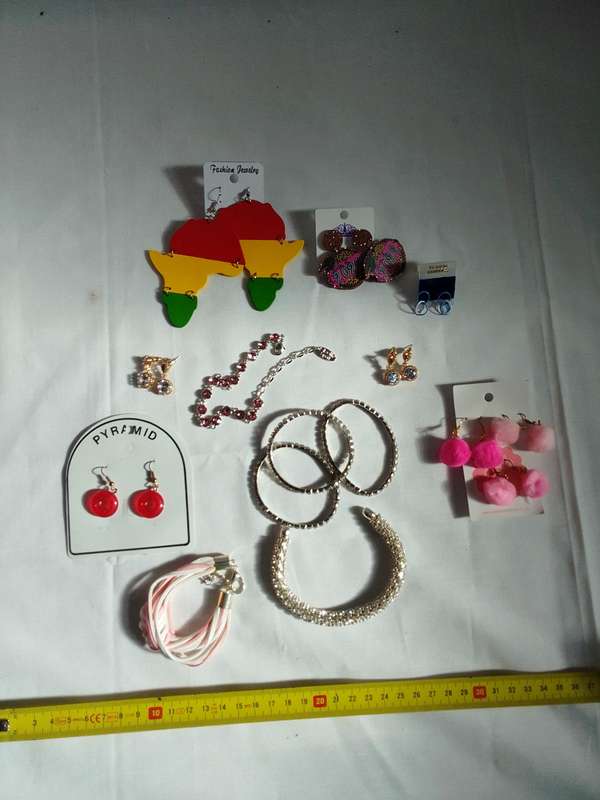 Collection Of Stunning Woman's Different Styles Of Earrings And Bangles - Excellent Condition